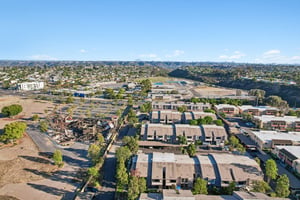 Gramercy Dr 198-S0807-032.jpg