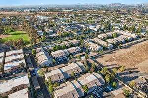 Gramercy Dr 198-S0807-036.jpg