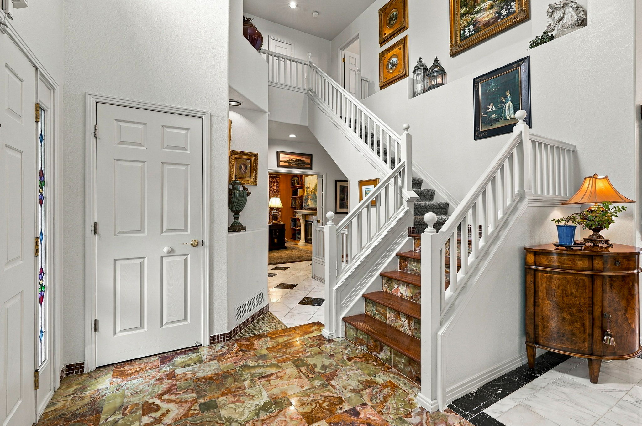  Photo 9