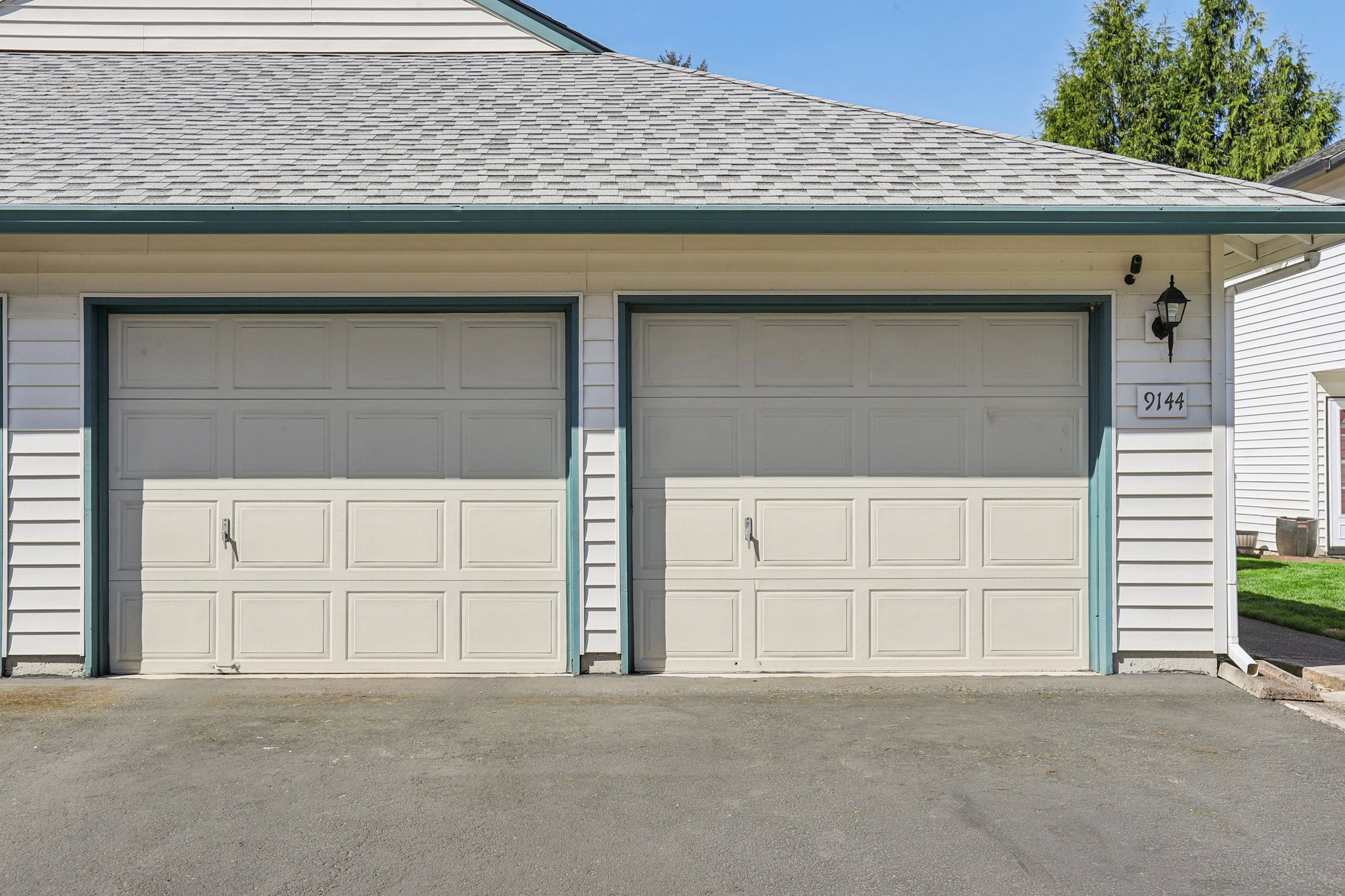 NE 54th St-S0704-001.jpg