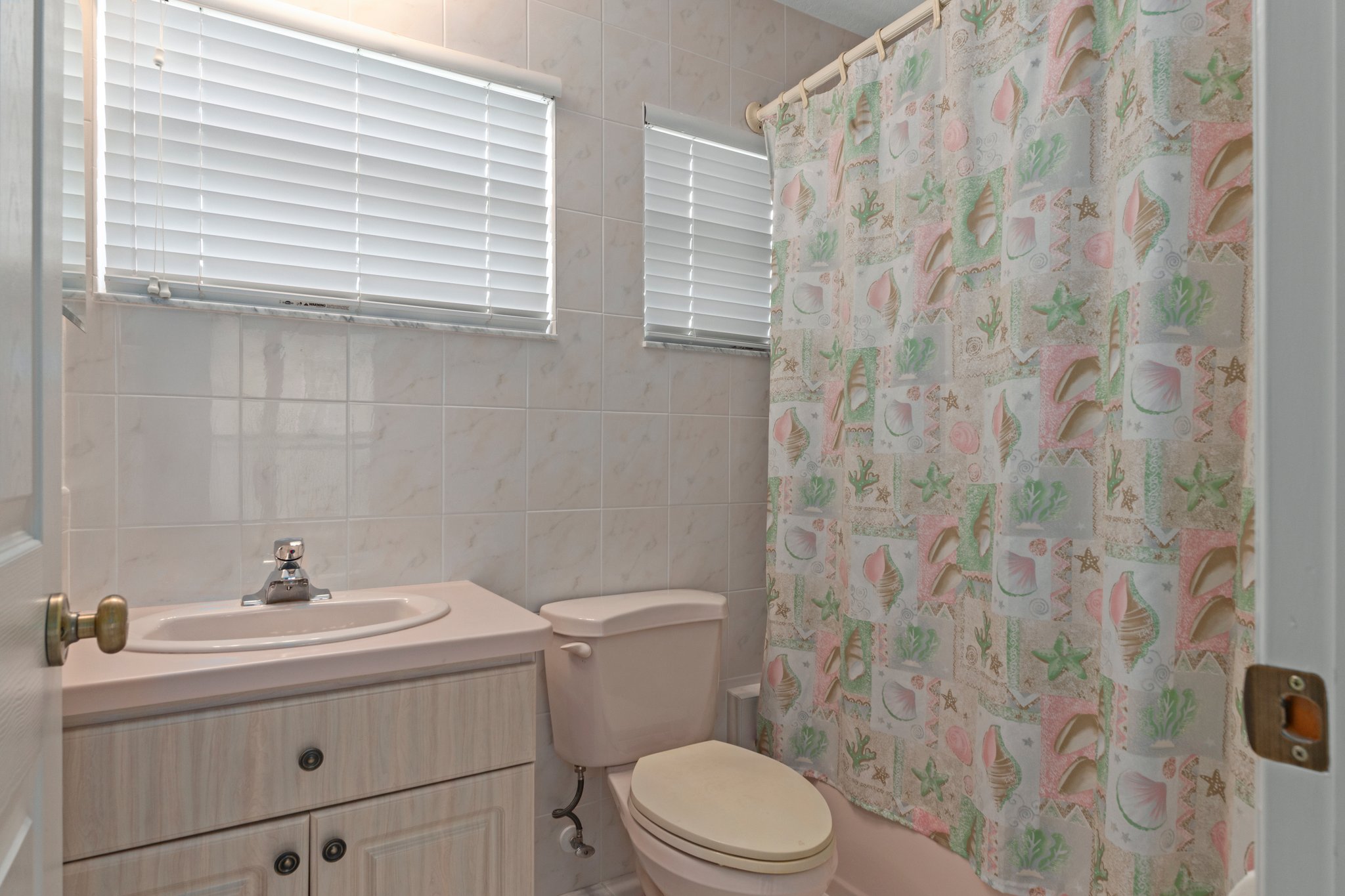 GUEST BATH (2)