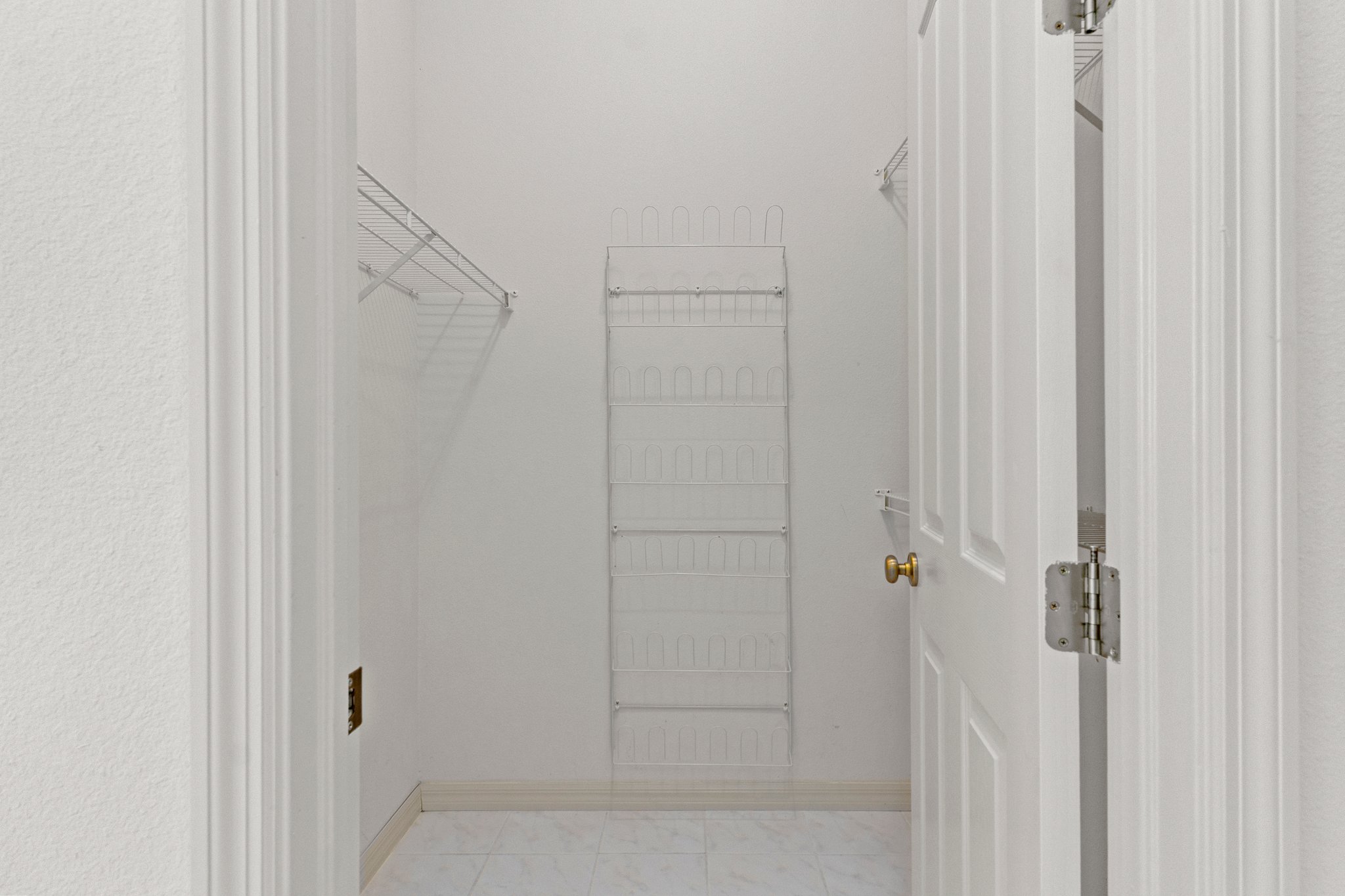 MASTER CLOSET (1)
