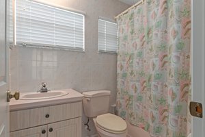 GUEST BATH (2)
