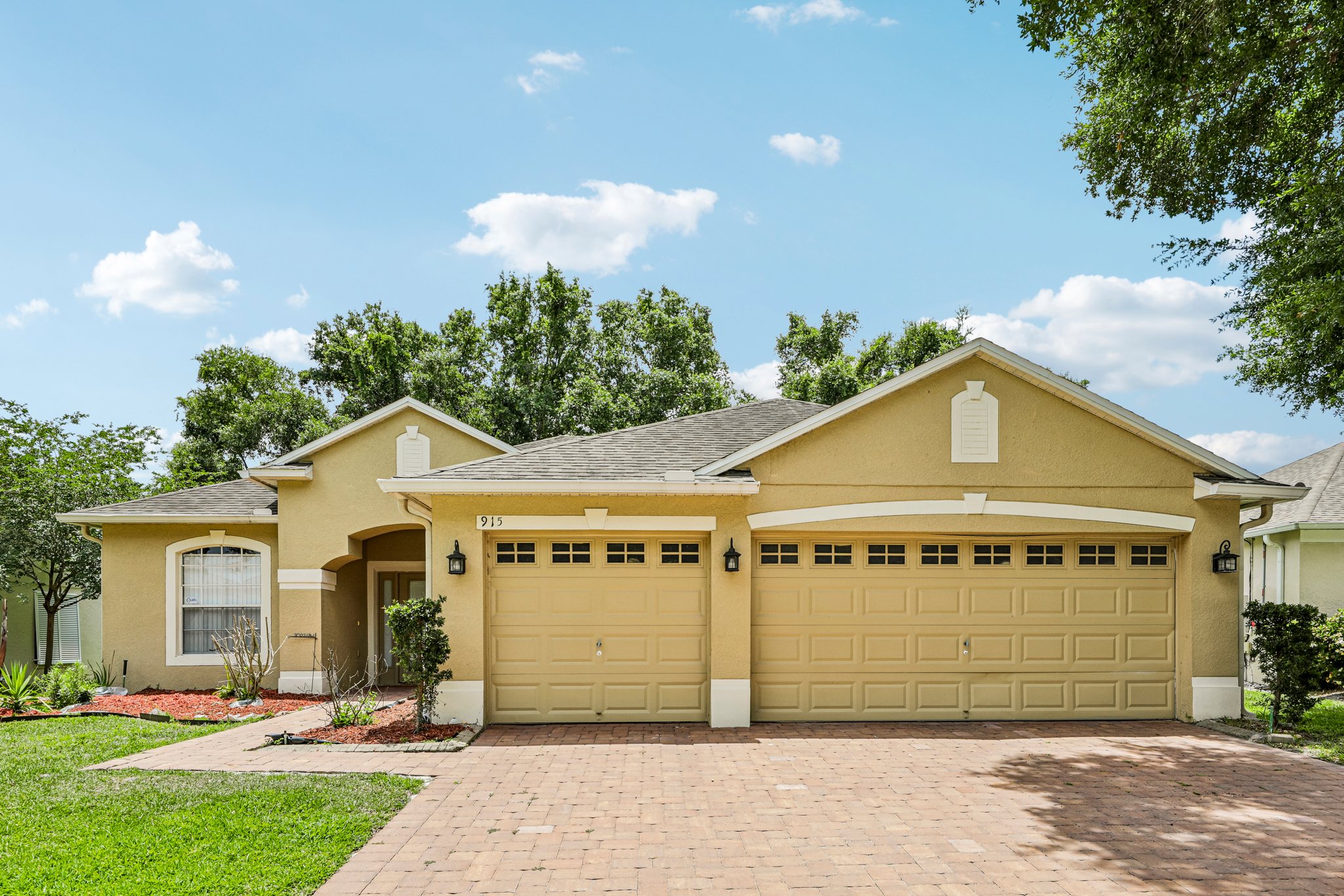 Moonluster Dr-S2305-004.jpg