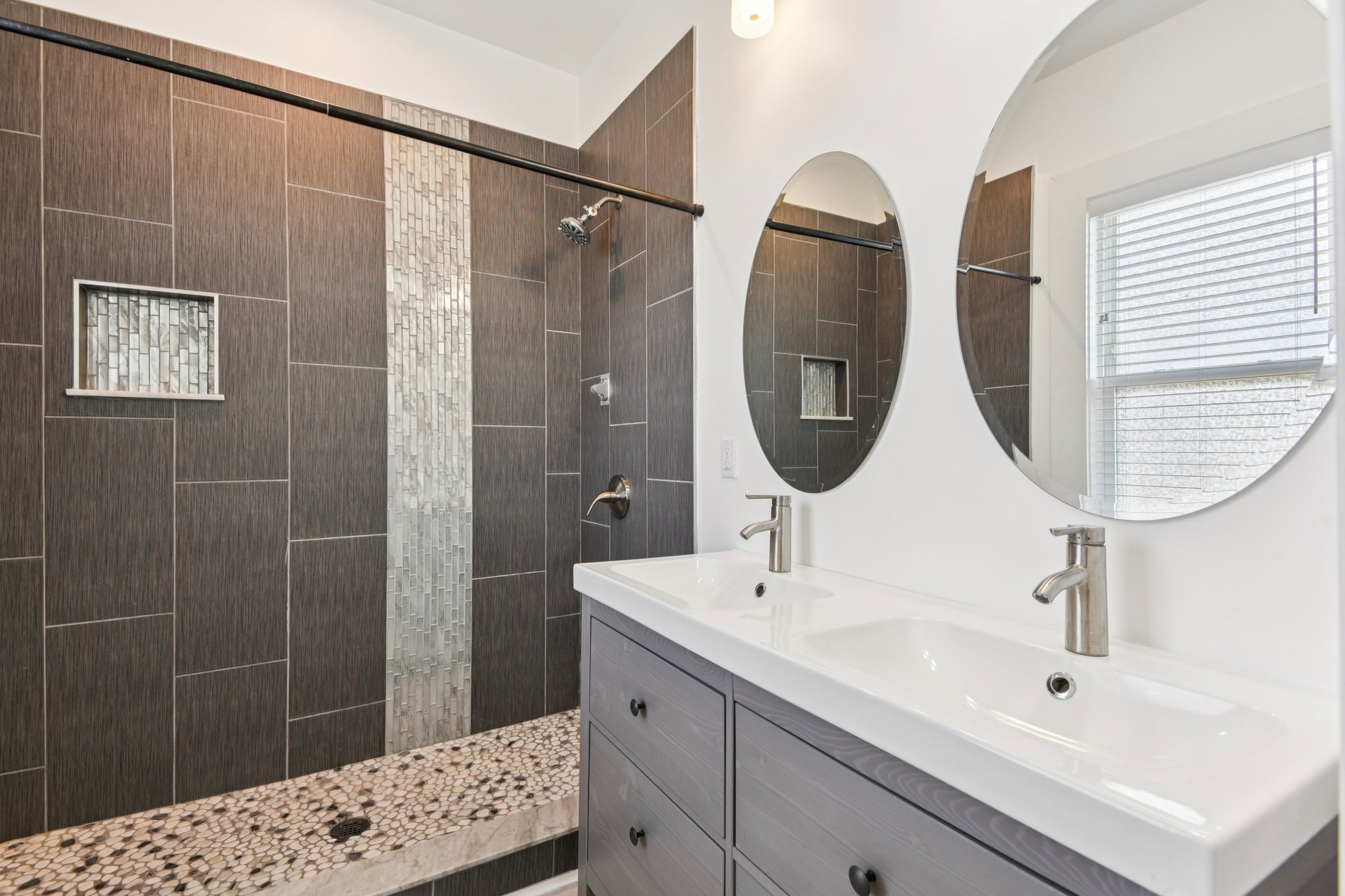 N Montford Ave-S1804-029.jpg