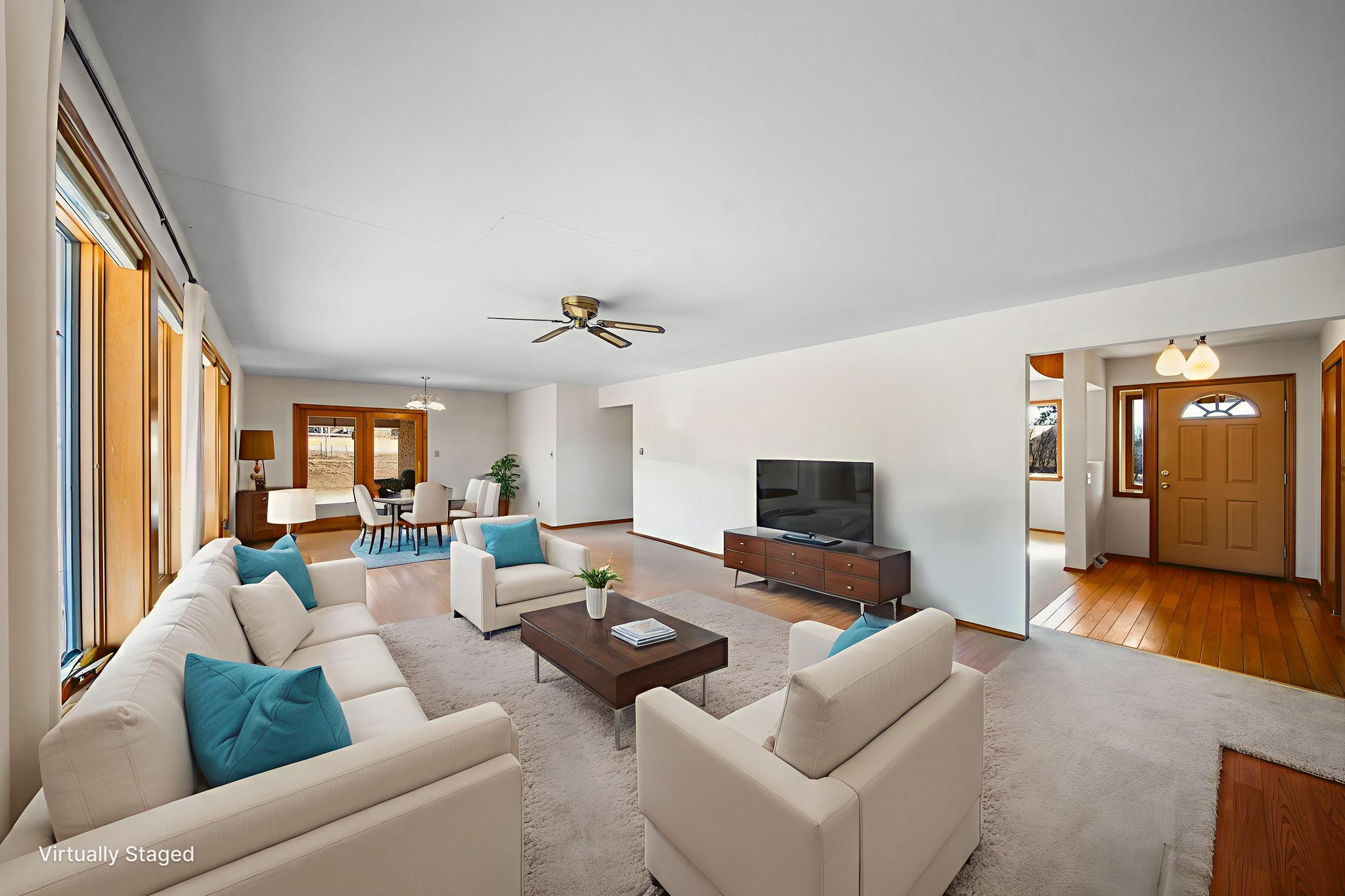 DSC03662 (2) virtually staged.jpeg