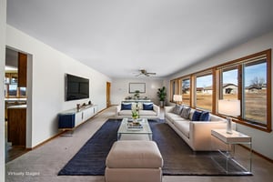 DSC03667 (2) virtually staged.jpeg