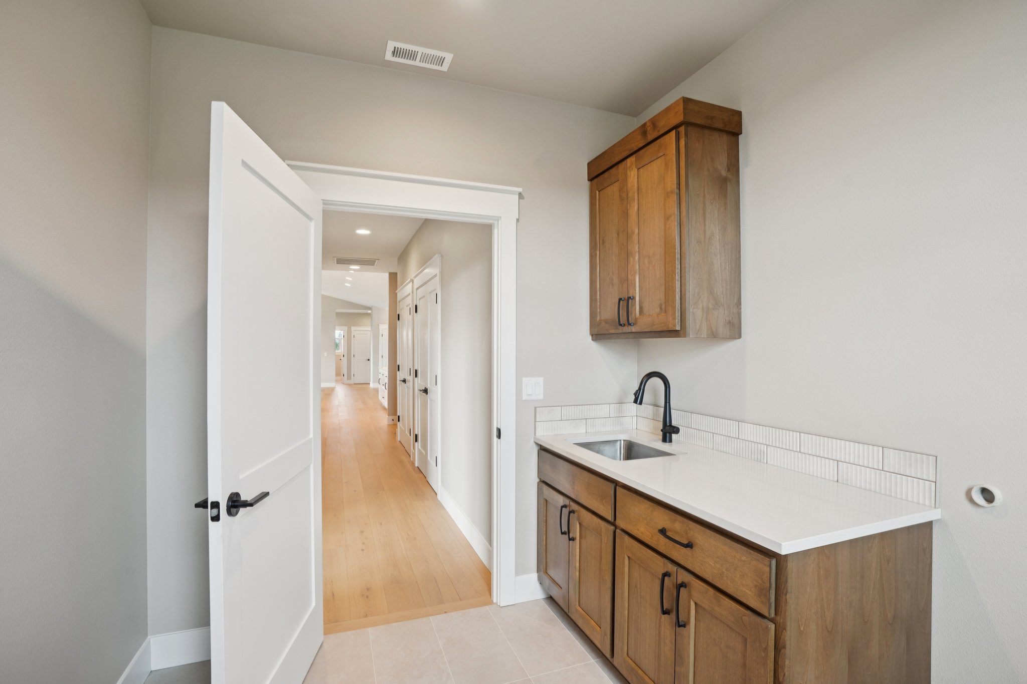 Confer Rd-S1803-037.jpg