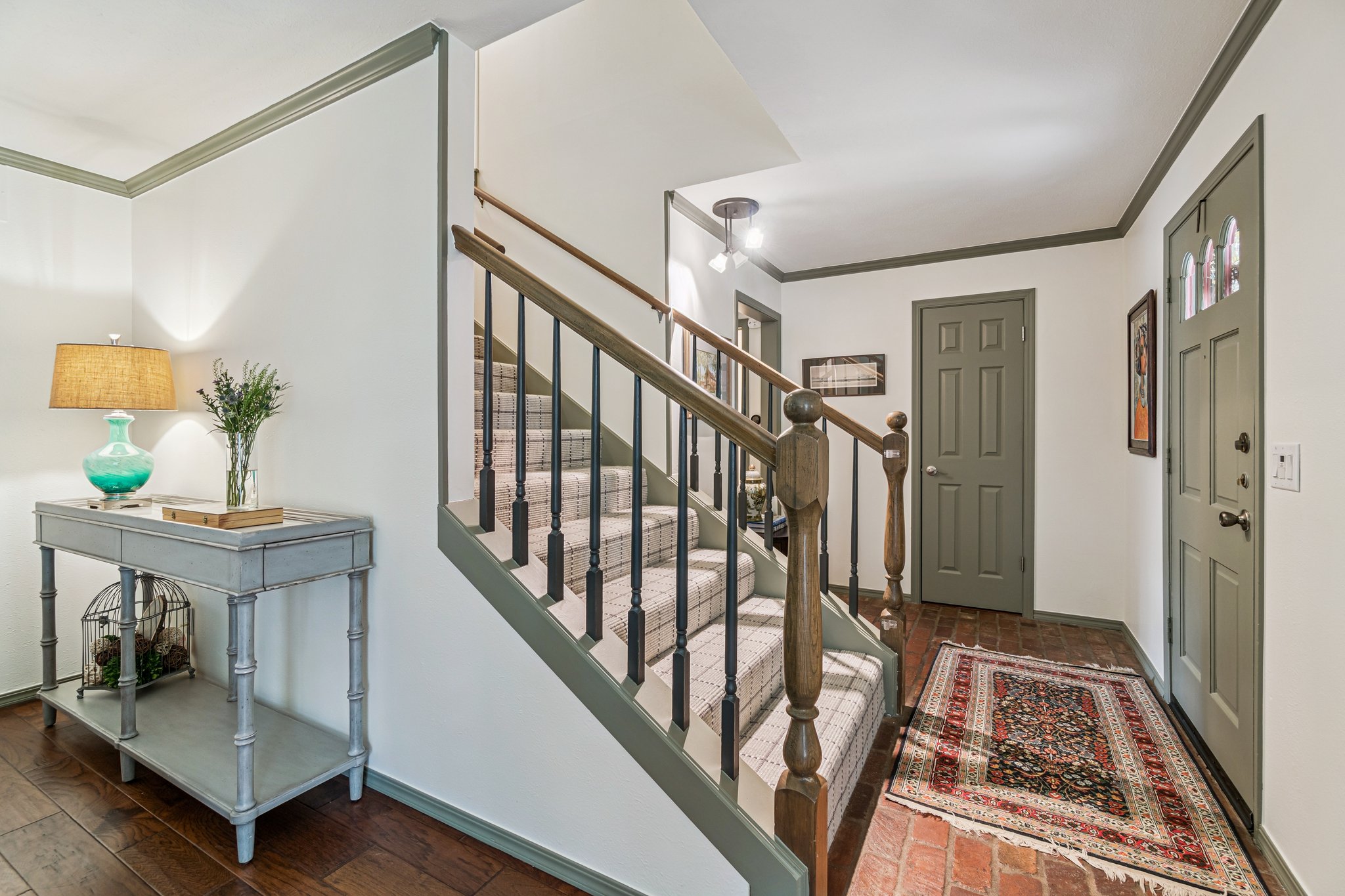 917 E 11th St_002.jpg