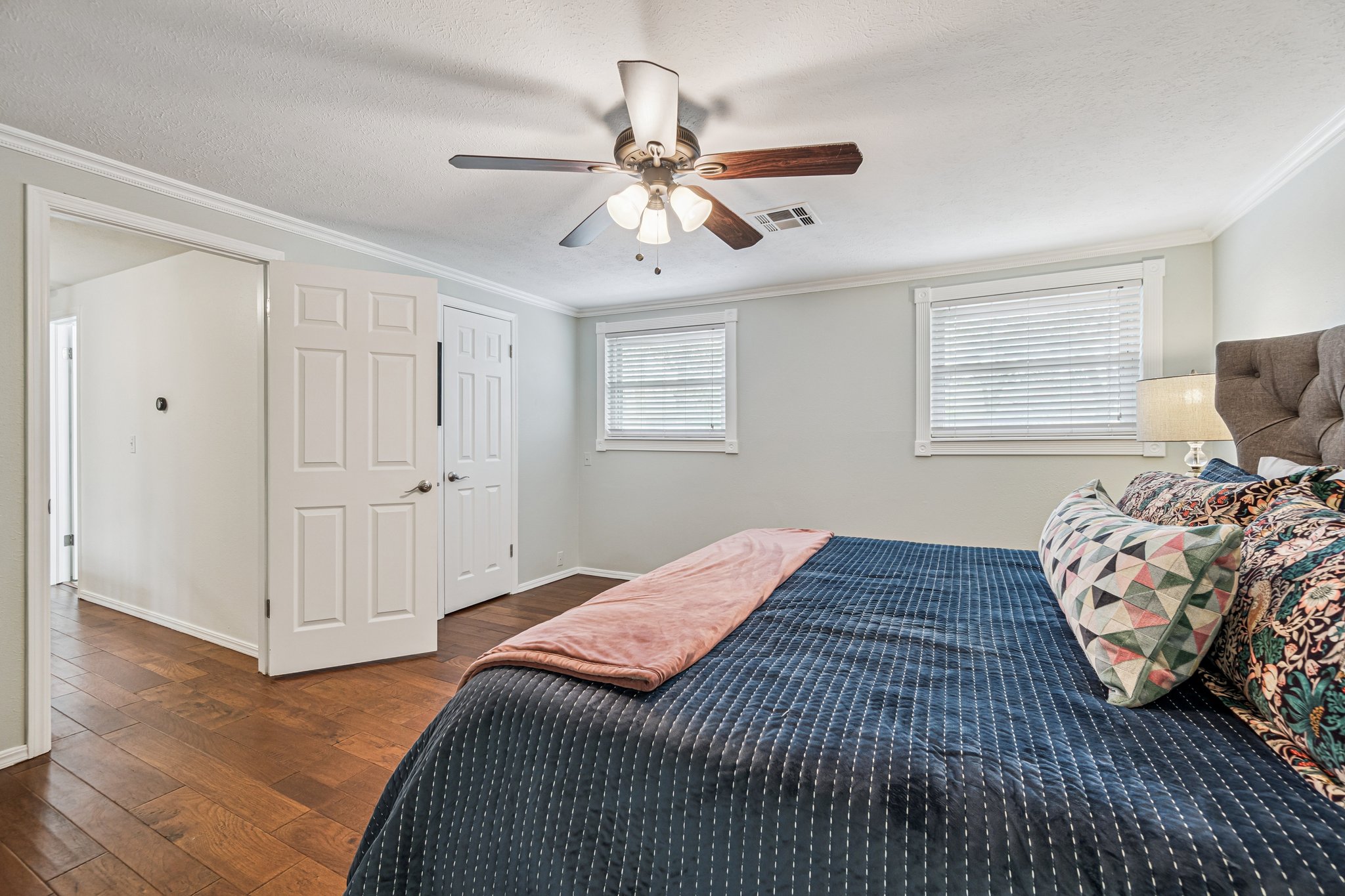 917 E 11th St_035.jpg