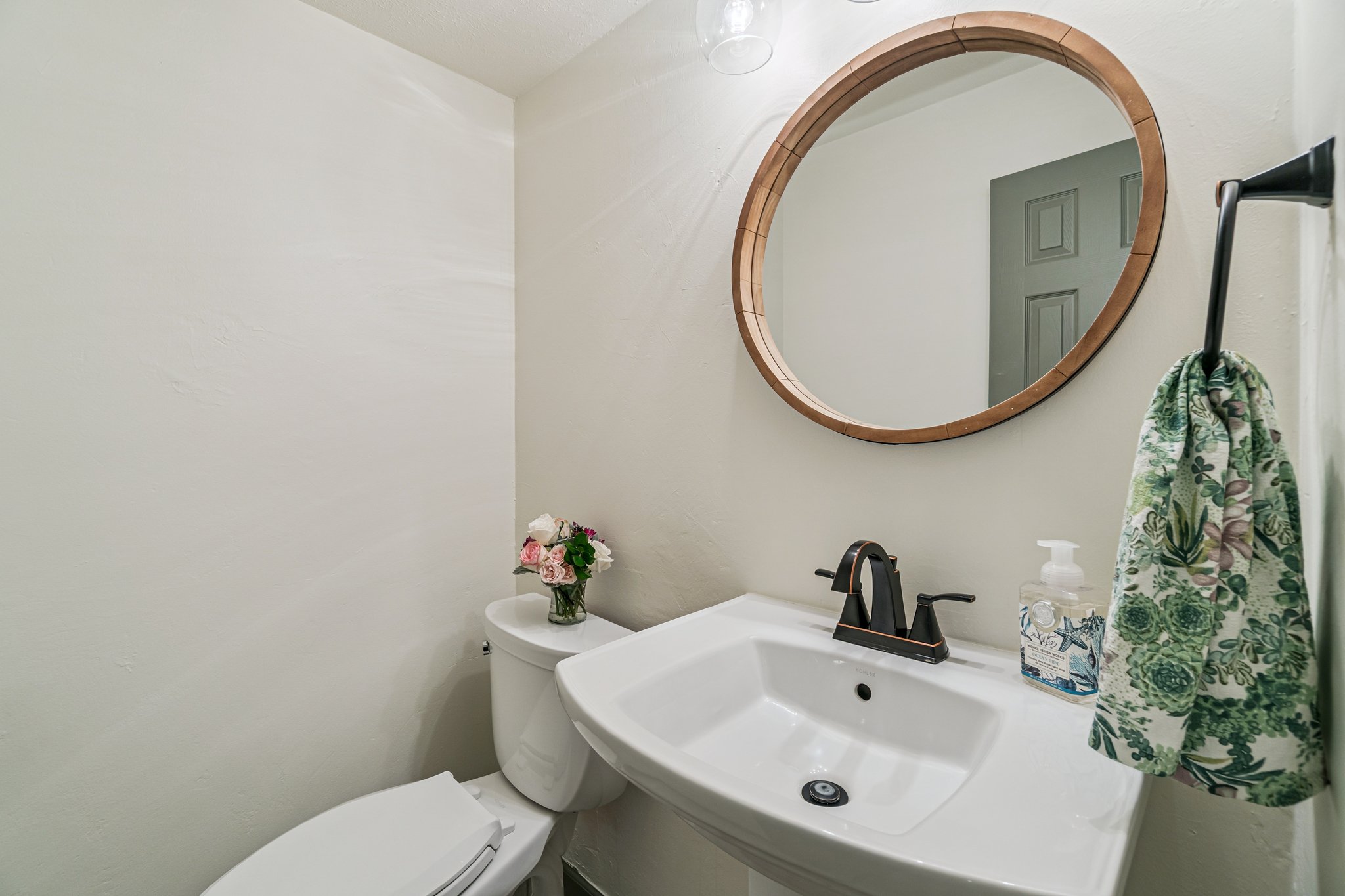 917 E 11th St_040.jpg