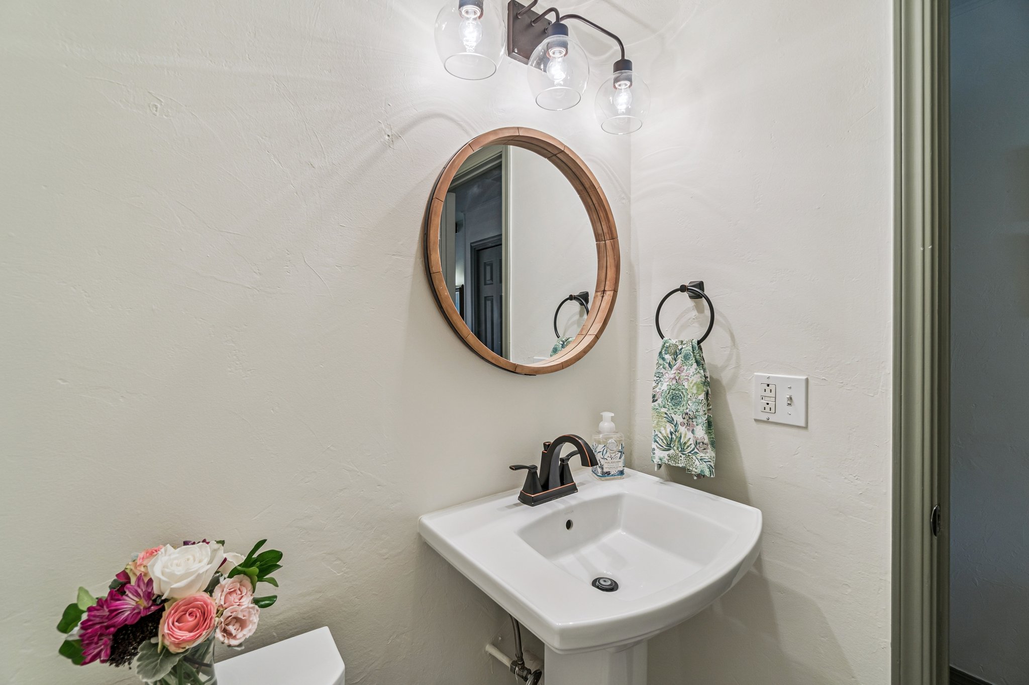 917 E 11th St_041.jpg