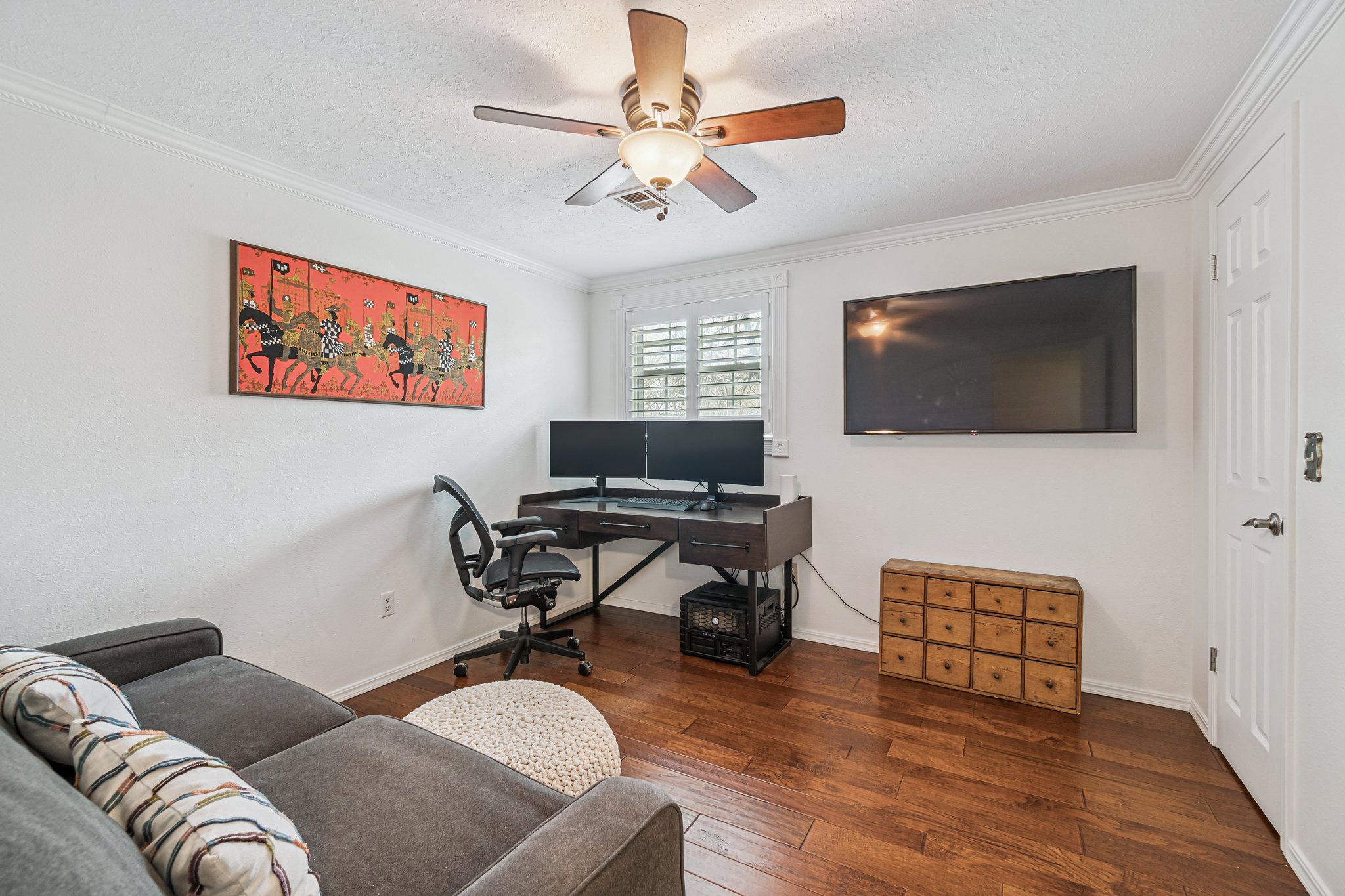 917 E 11th St_049.jpg