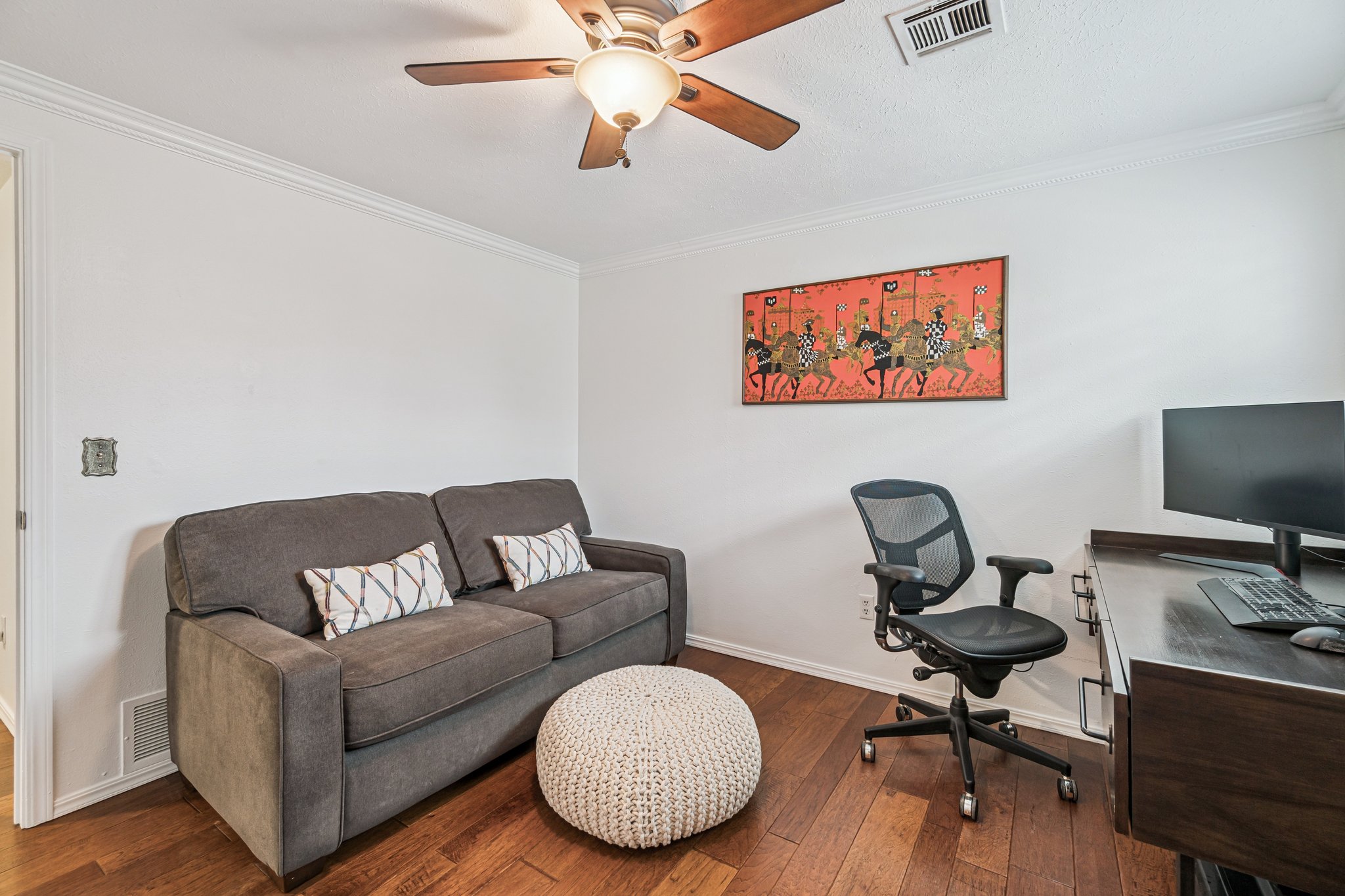 917 E 11th St_050.jpg