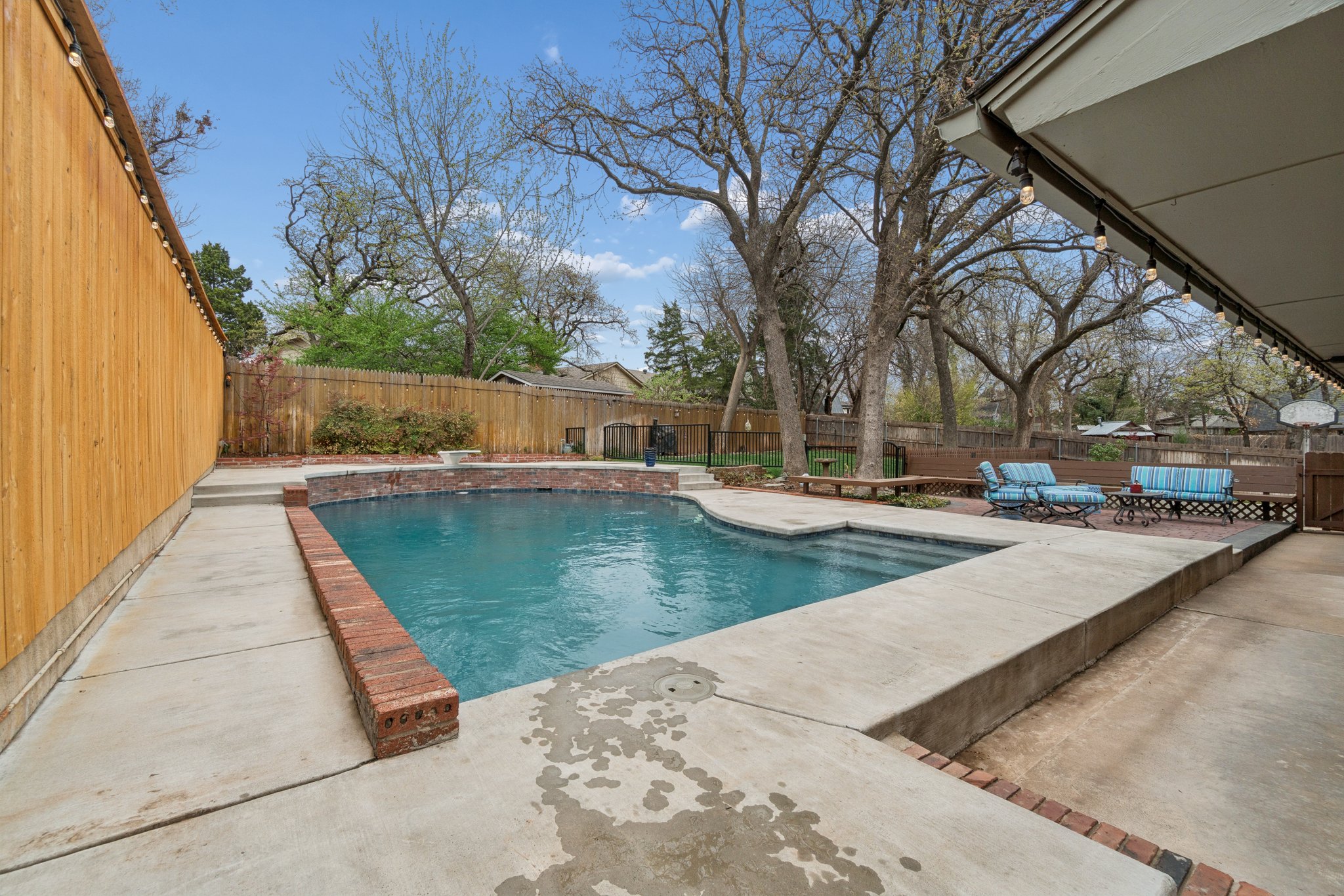 917 E 11th St_008 (2).jpg