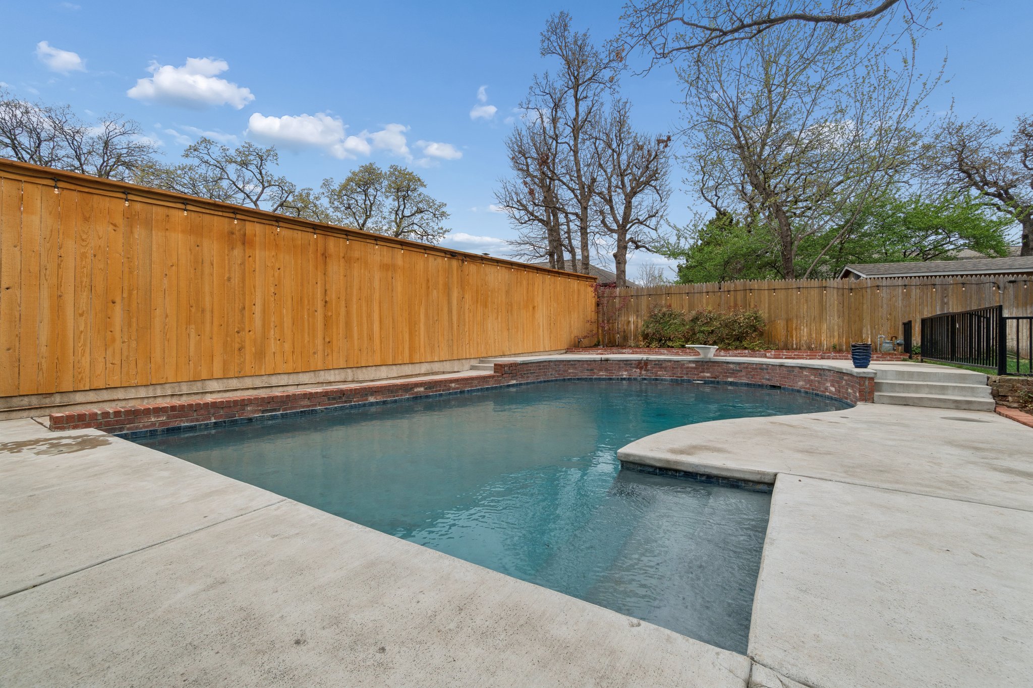 917 E 11th St_009 (2).jpg