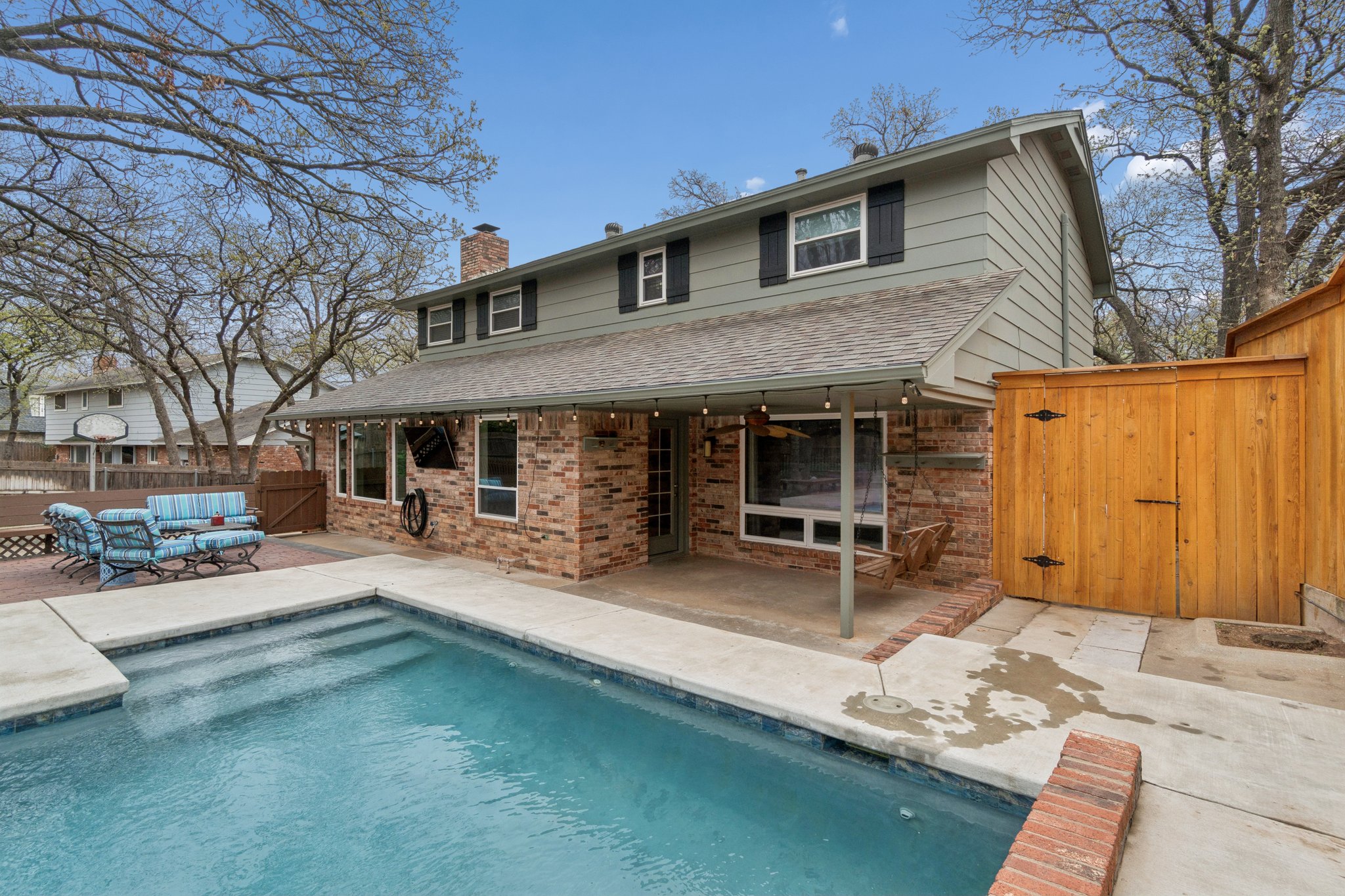 917 E 11th St_016 (2).jpg