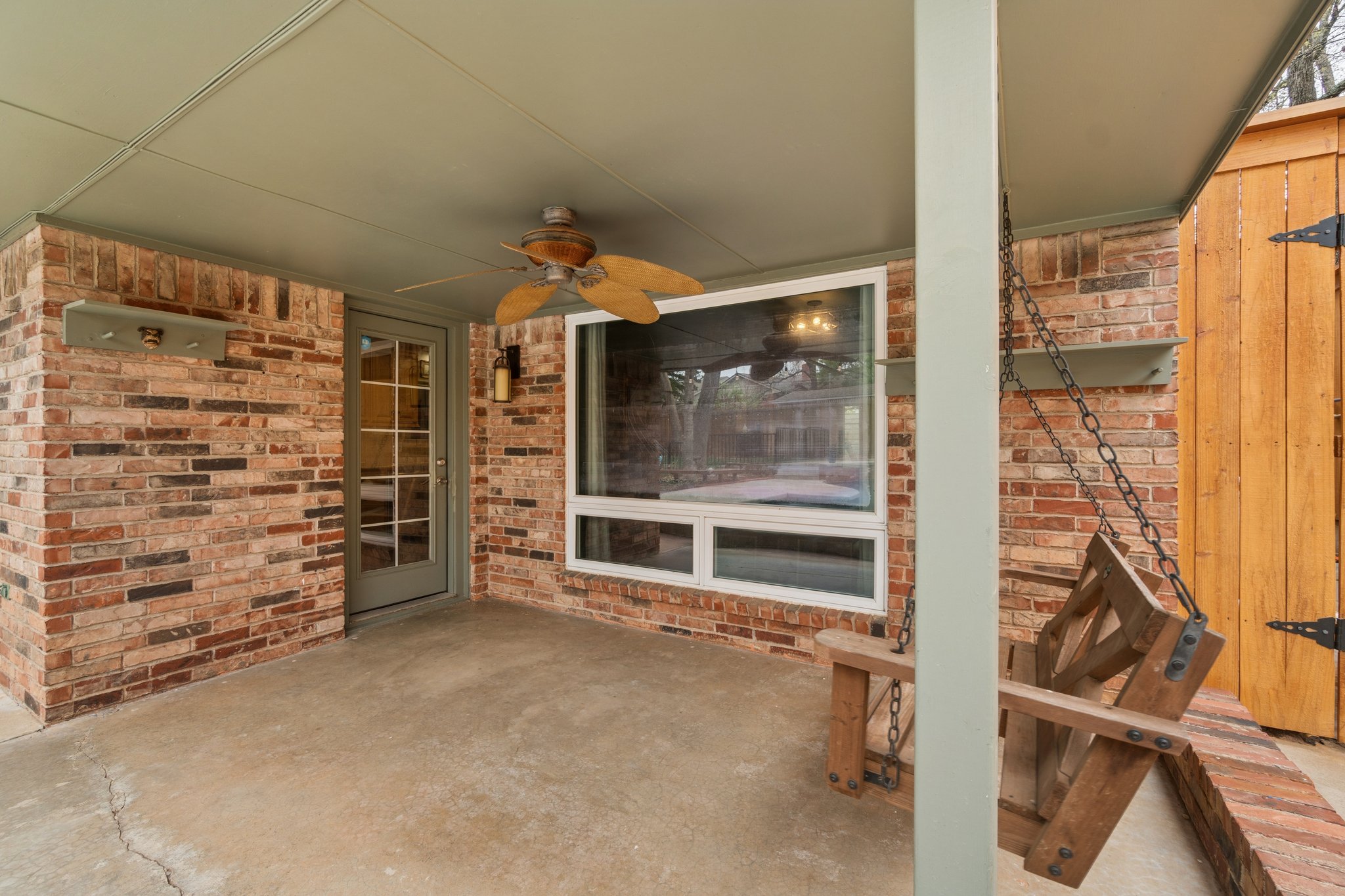 917 E 11th St_017 (2).jpg