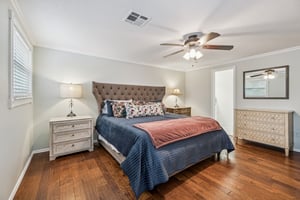 917 E 11th St_031.jpg