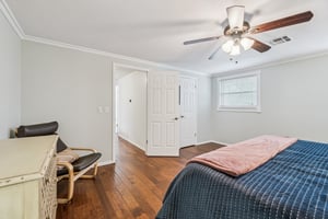 917 E 11th St_034.jpg