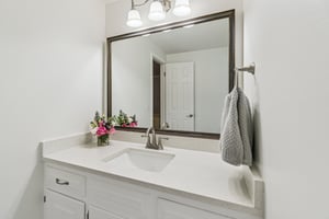 917 E 11th St_037.jpg