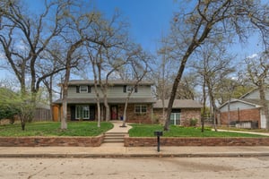 917 E 11th St_002 (2).jpg