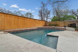 917 E 11th St_009 (2).jpg