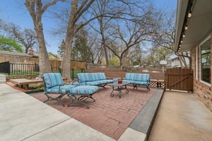 917 E 11th St_010 (2).jpg