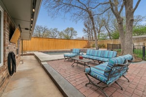 917 E 11th St_011 (2).jpg