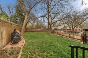 917 E 11th St_013 (2).jpg