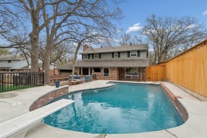 917 E 11th St_015 (2).jpg