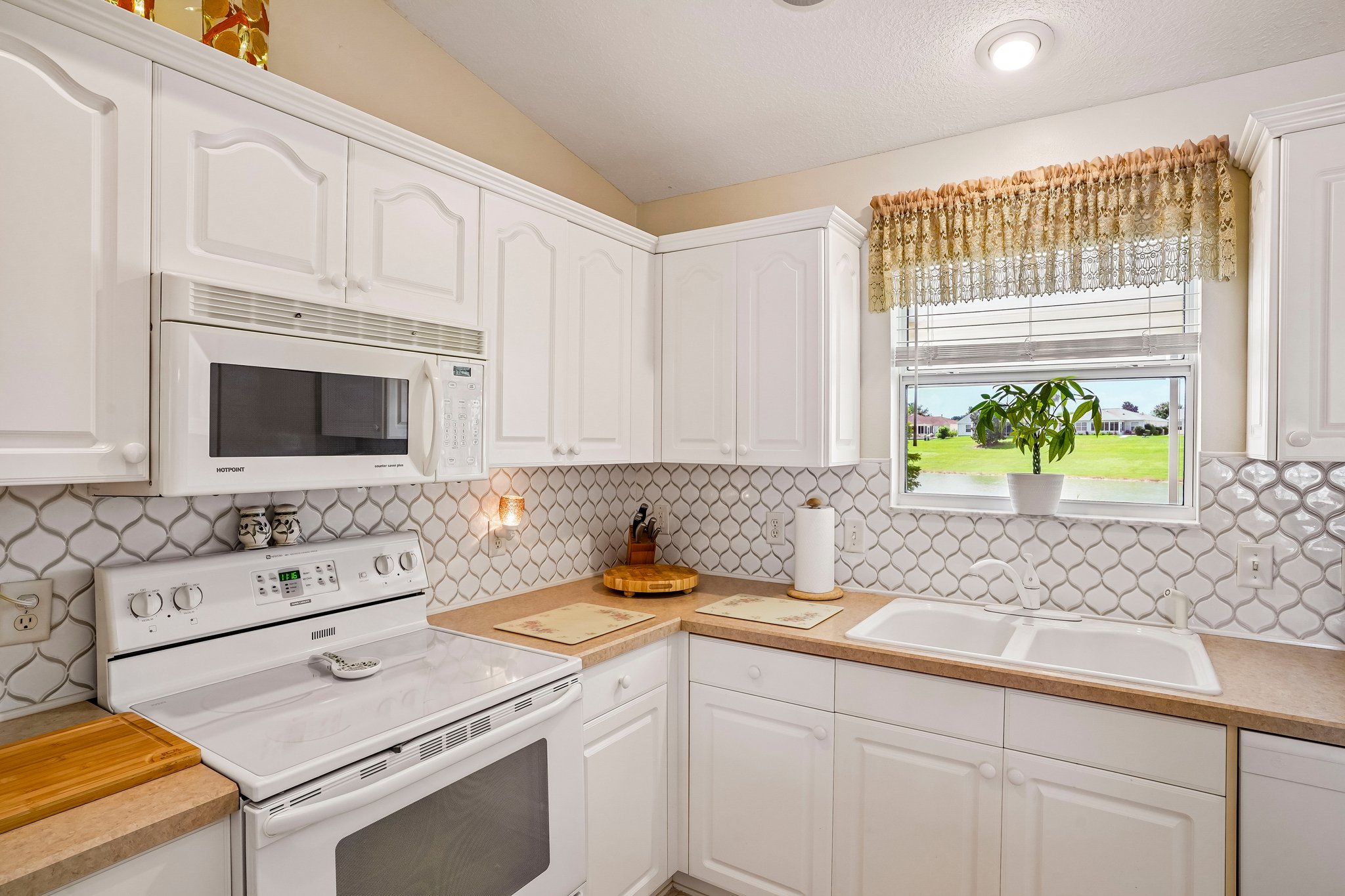 Eastmont Ct-S1607-017.jpg