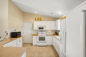 Eastmont Ct-S1607-014.jpg