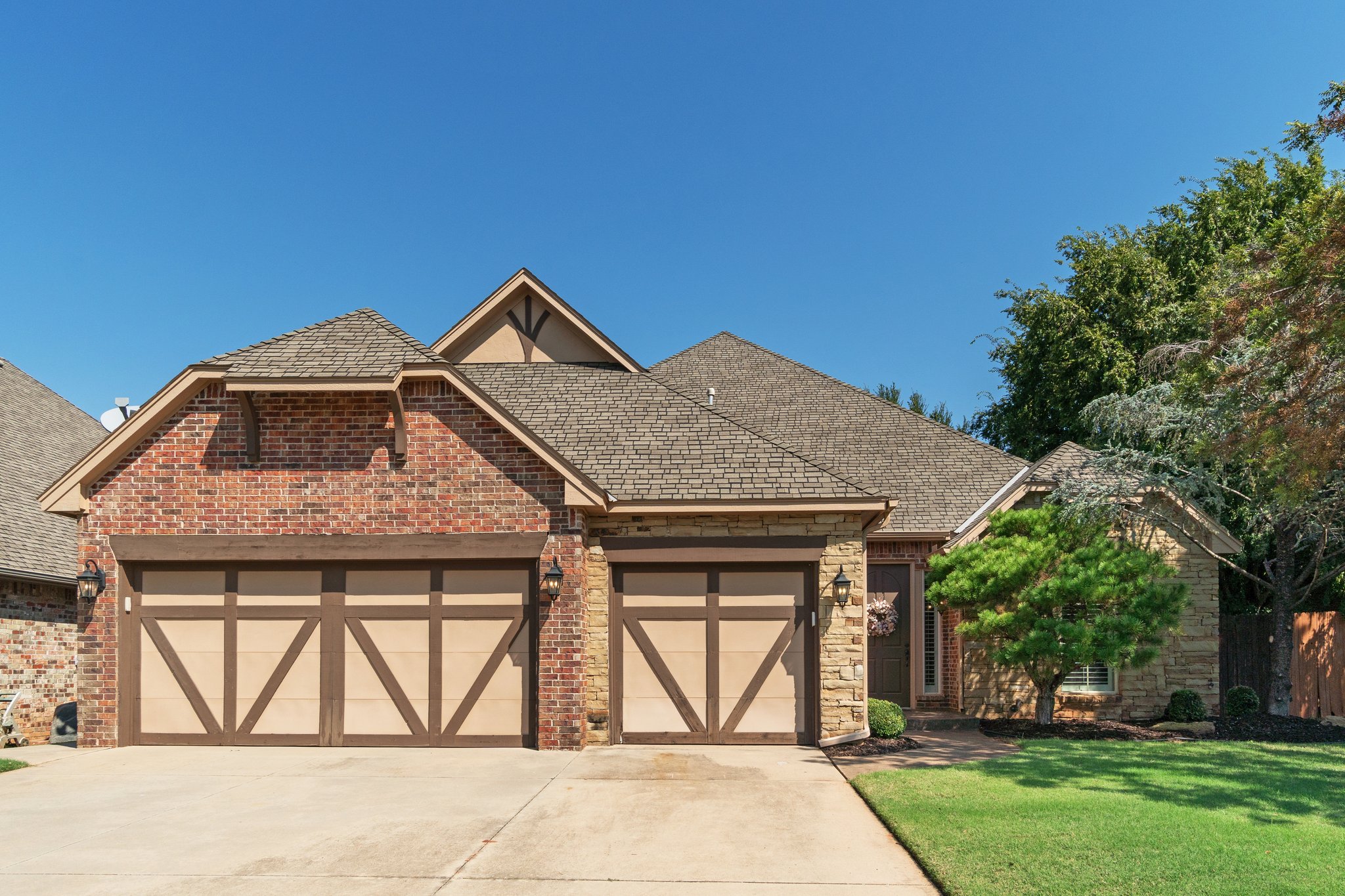 917 NW 194th Terrace_003.jpg