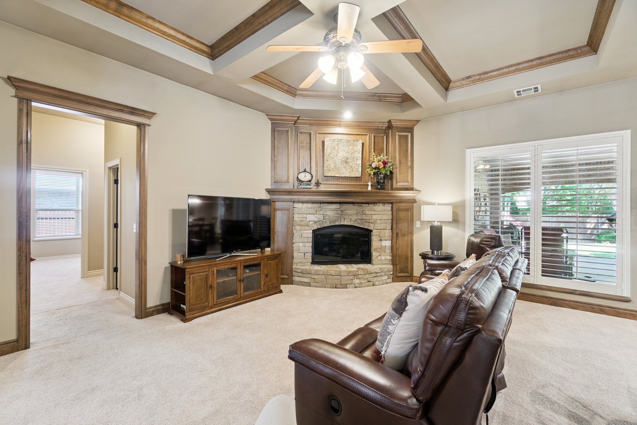 917 NW 194th Terrace_010.jpg