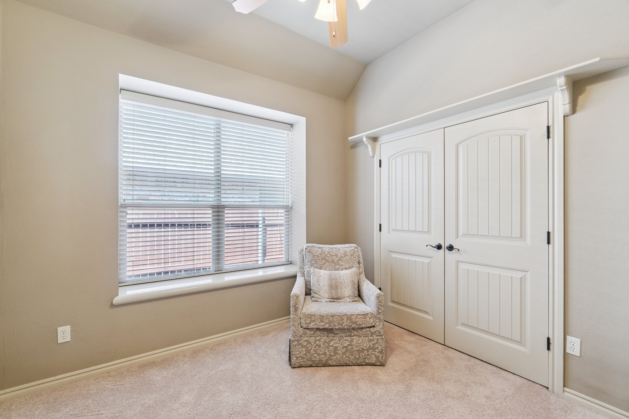 917 NW 194th Terrace_039.jpg