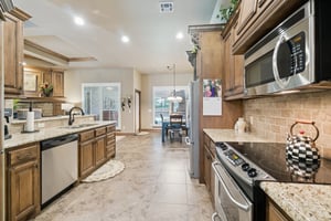 917 NW 194th Terrace_020.jpg