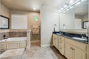 917 NW 194th Terrace_031.jpg