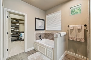 917 NW 194th Terrace_033.jpg
