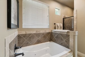 917 NW 194th Terrace_034.jpg