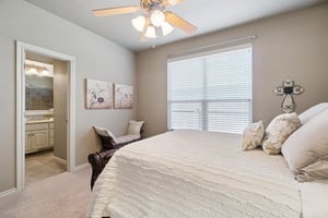 917 NW 194th Terrace_044.jpg