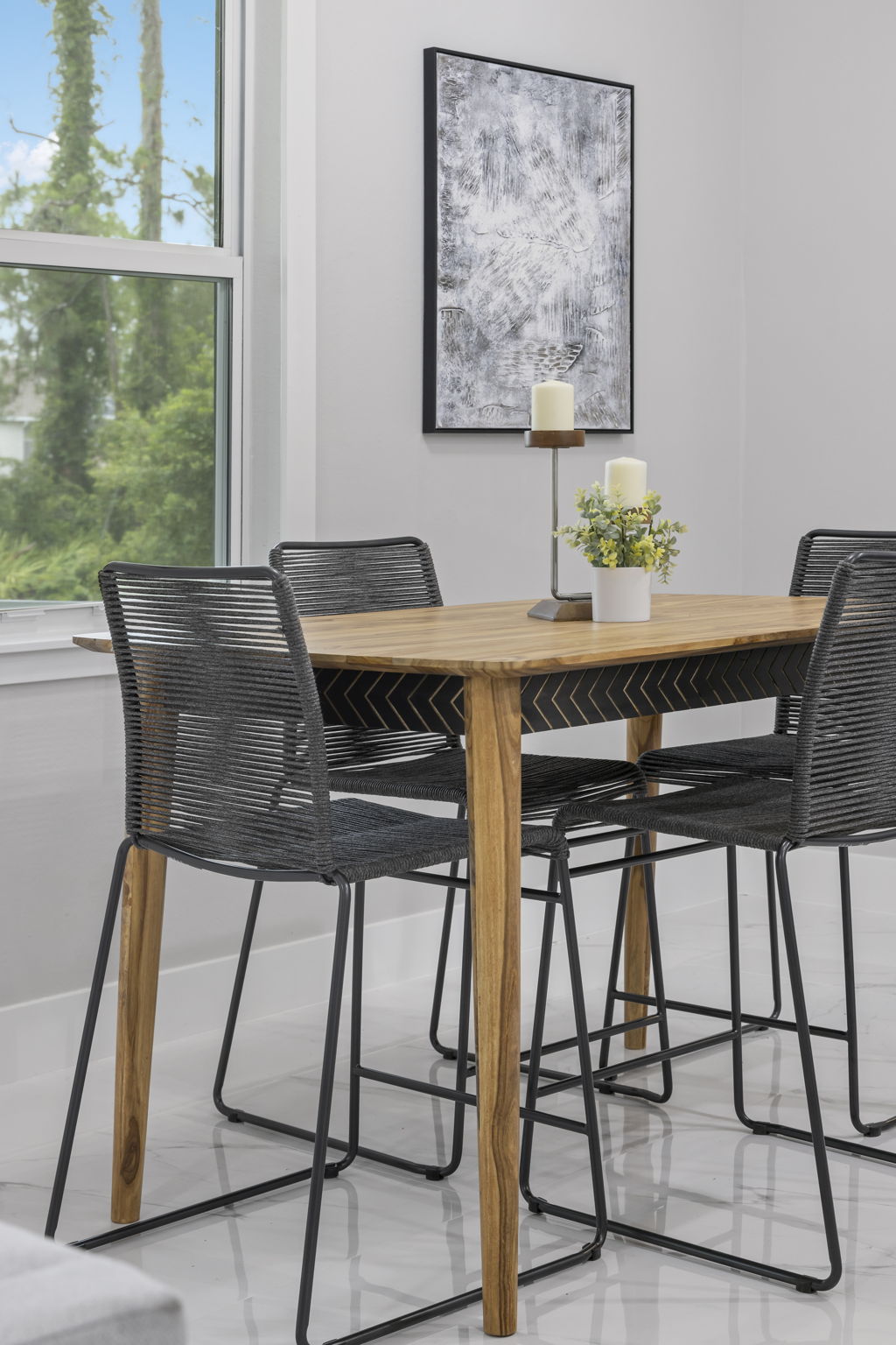 Breakfast and Dining Area