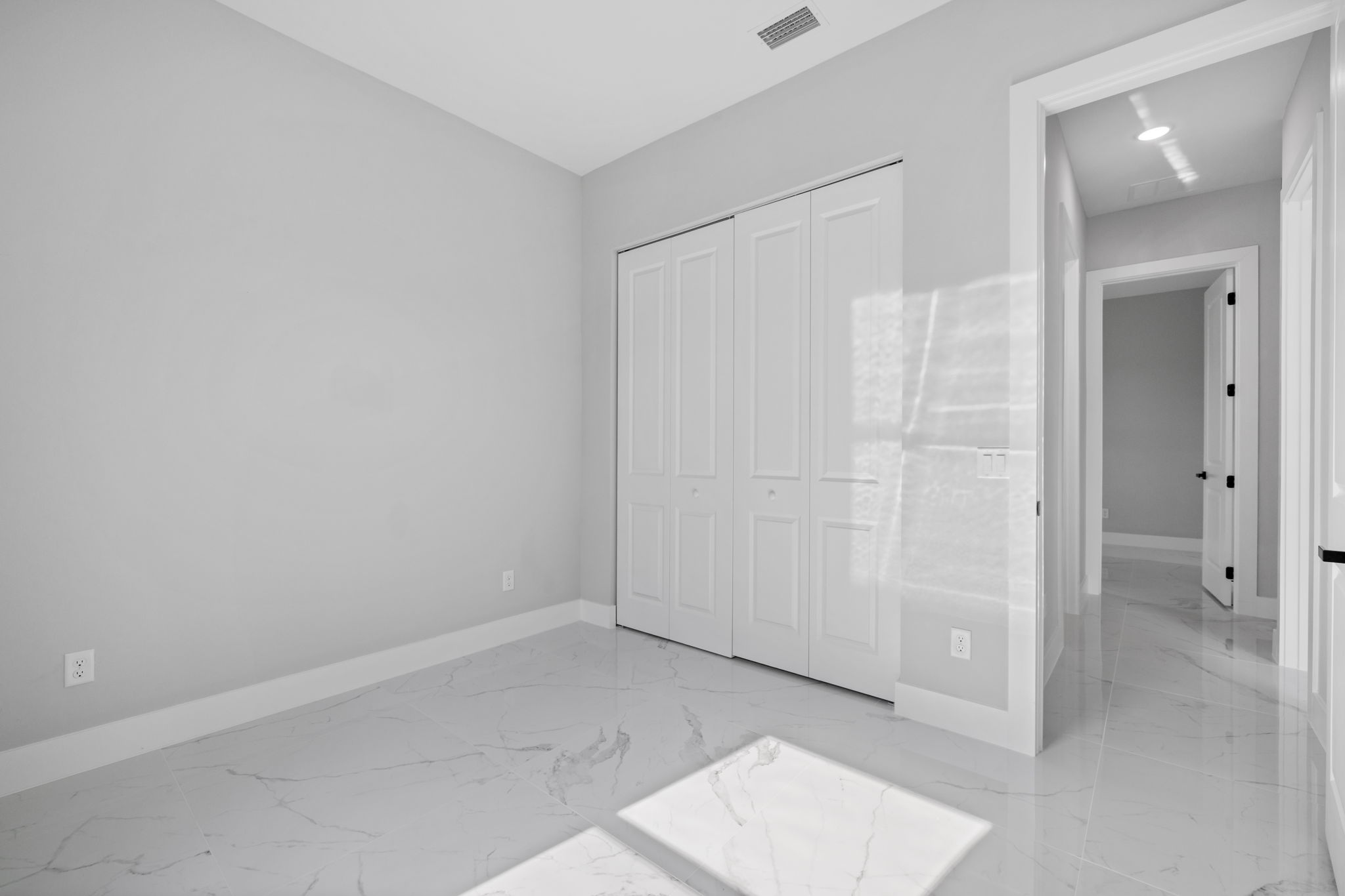 Guest Bedroom 2 - closet wire shelving included