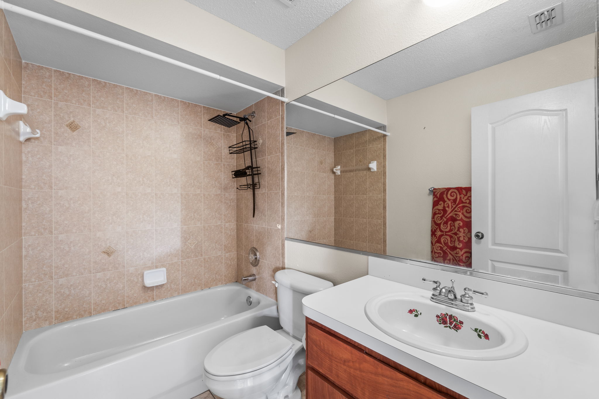 BATH1 9180 Gillmar St 033