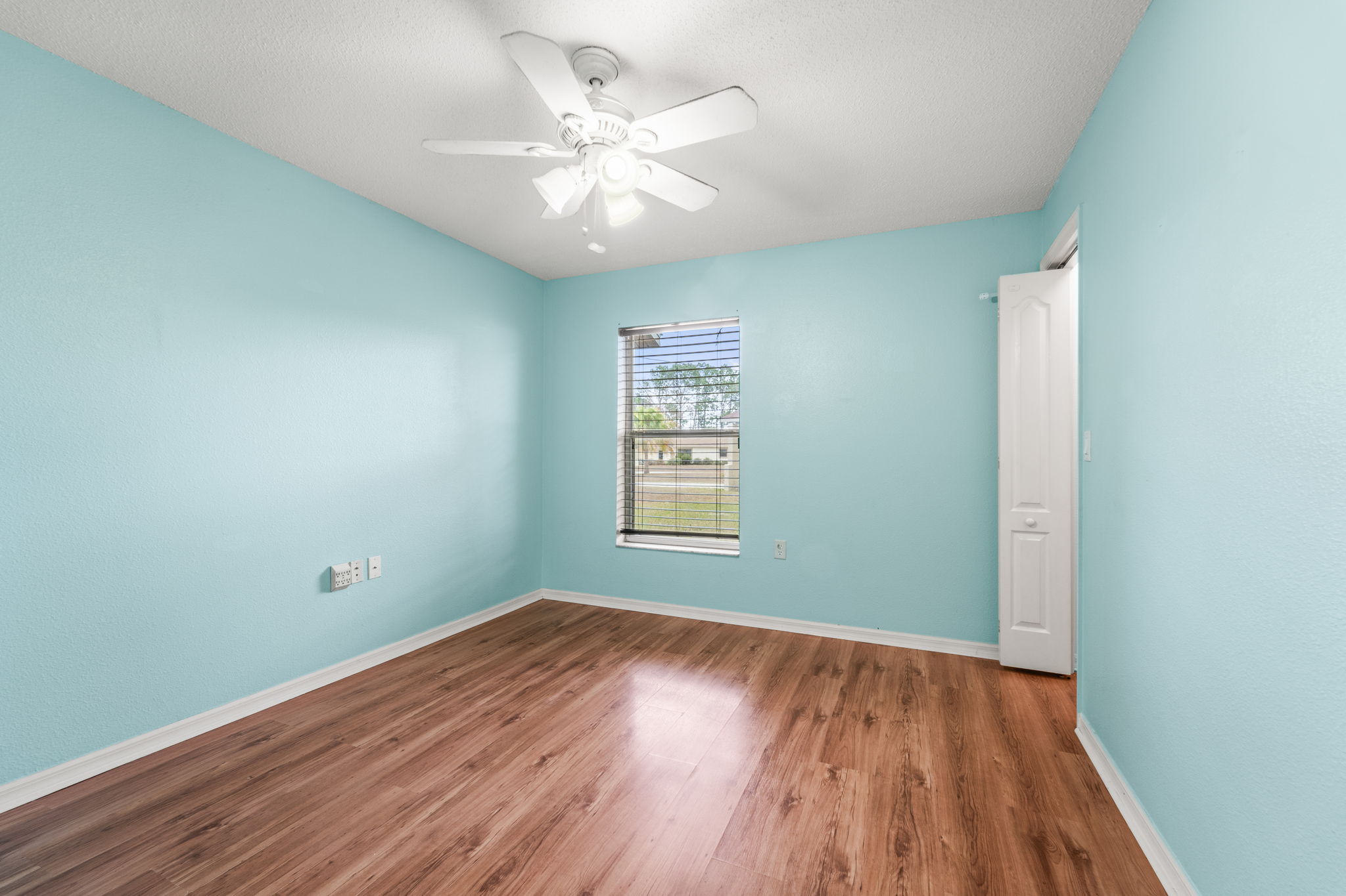 BED2 9180 Gillmar St 021