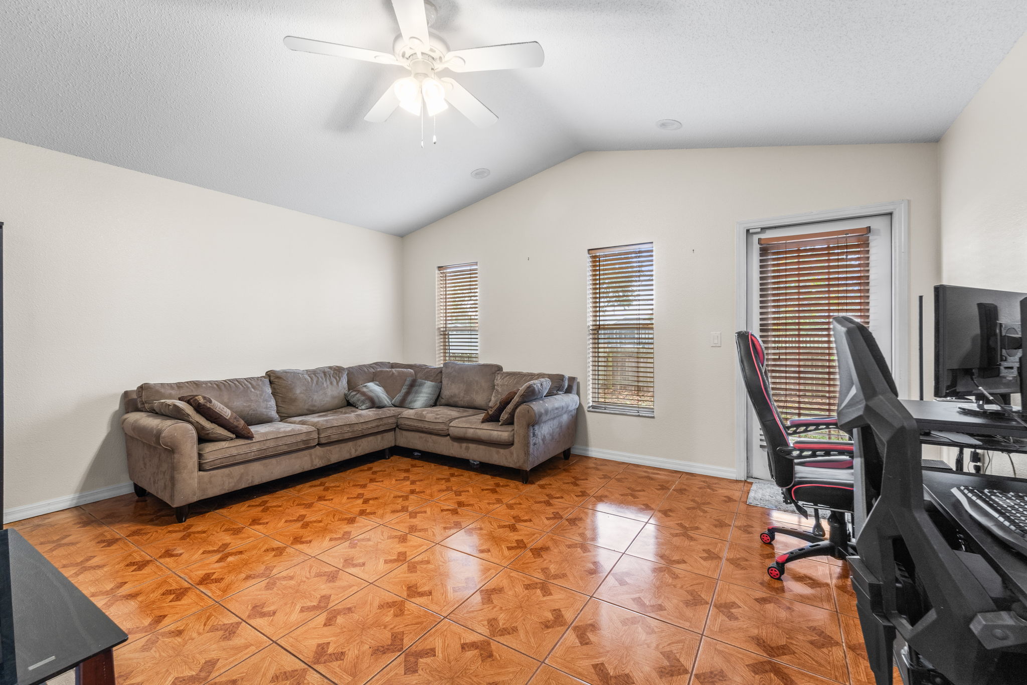 DEN 9180 Gillmar St 054