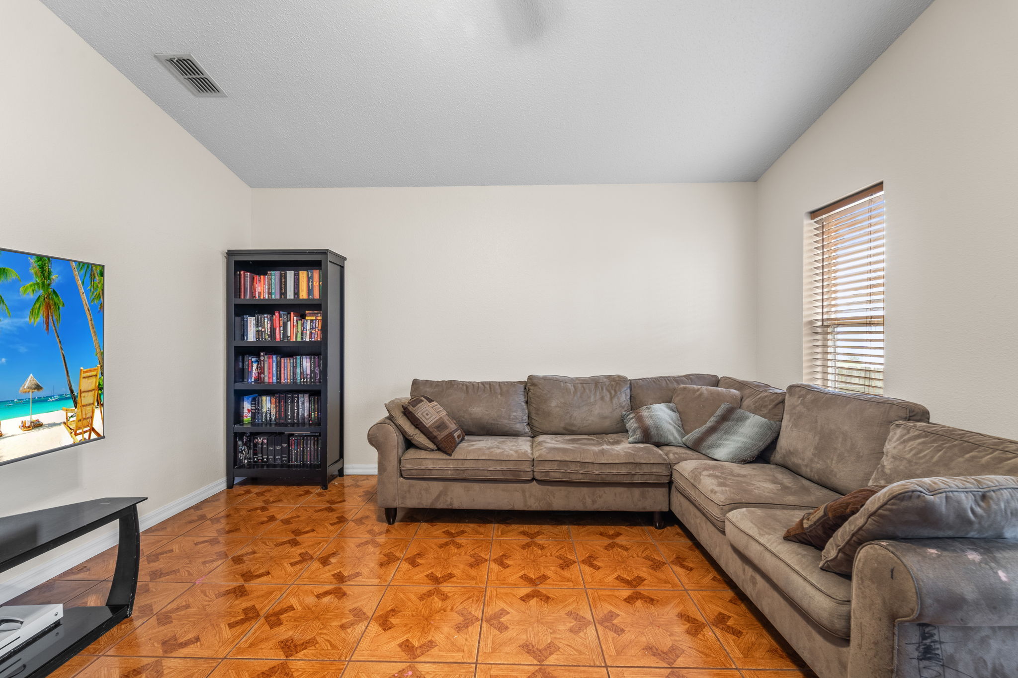 DEN 9180 Gillmar St 057