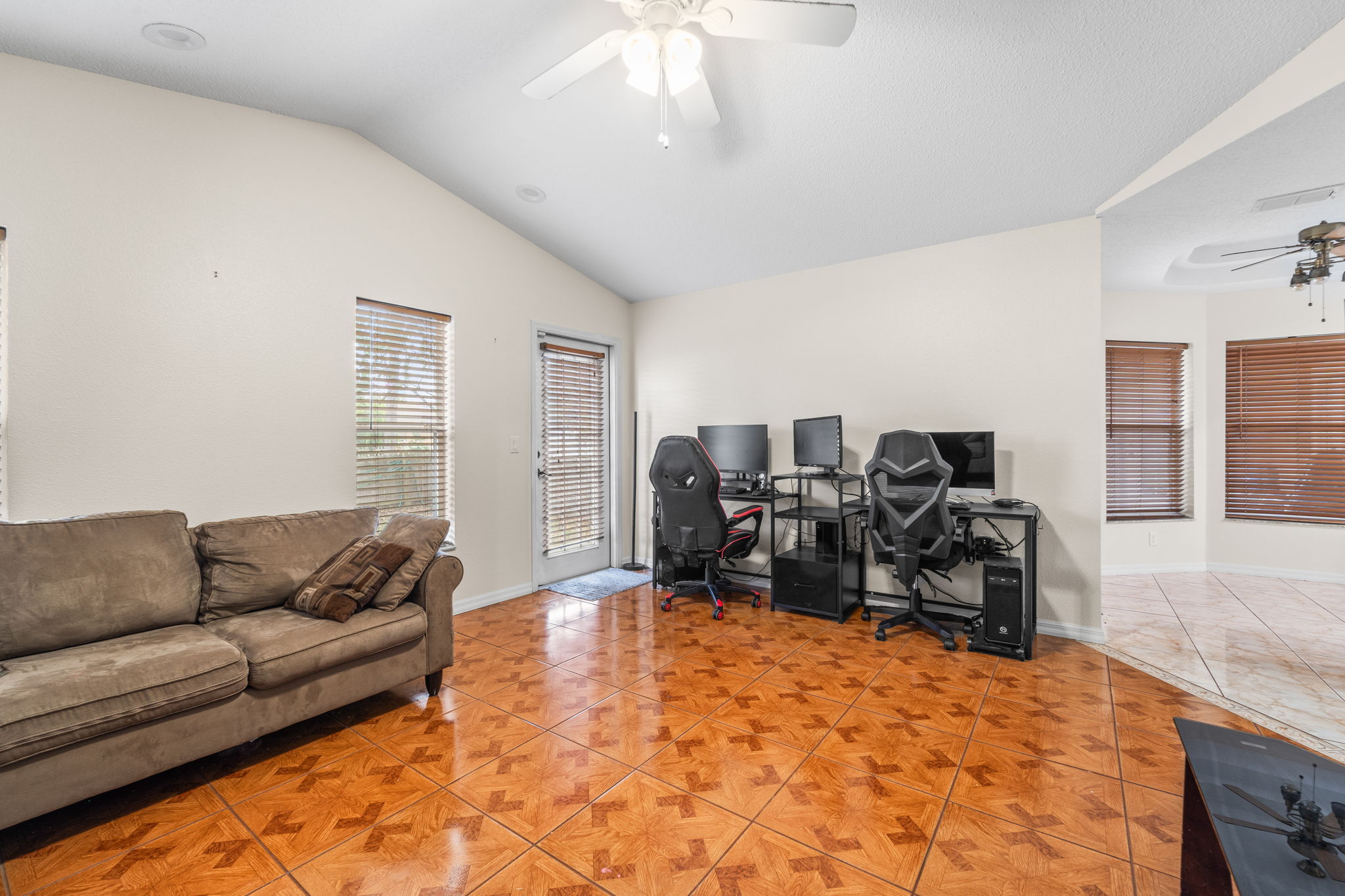 DEN 9180 Gillmar St 060