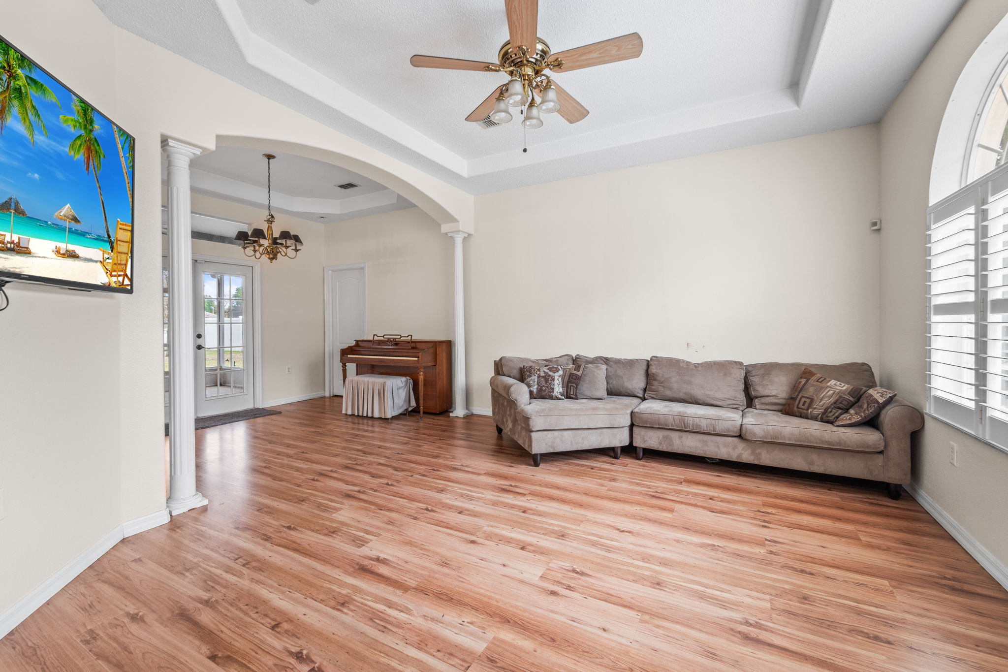 LR 9180 Gillmar St 090