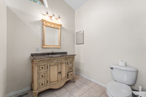 BATH2 9180 Gillmar St 036